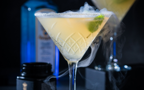 The Cocktail for all Honey Lovers – Honey Martini