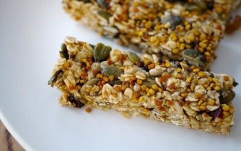 RECIPE: Healthy Bee Pollen Granola Bars