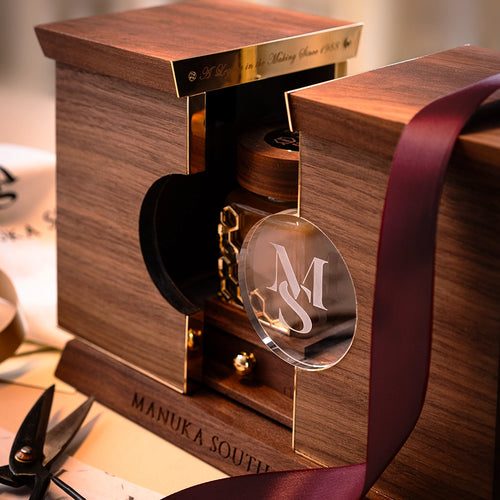 UMF 35+ manuka honey mgo 2190 Limited Reserve gifting with ribbon