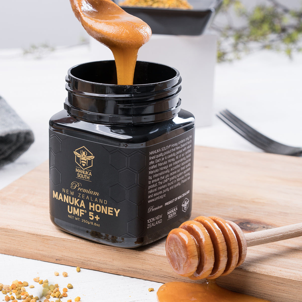 UMF 5+ Manuka Honey with Dipper