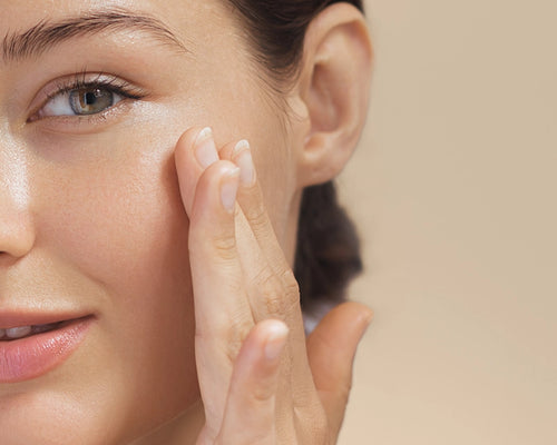 manuka honey supporting skin care